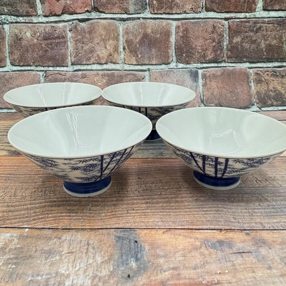 Set of 4 Vintage Japanese Rice Noodle Bowls Blue & White Porcelain Footed Bamboo